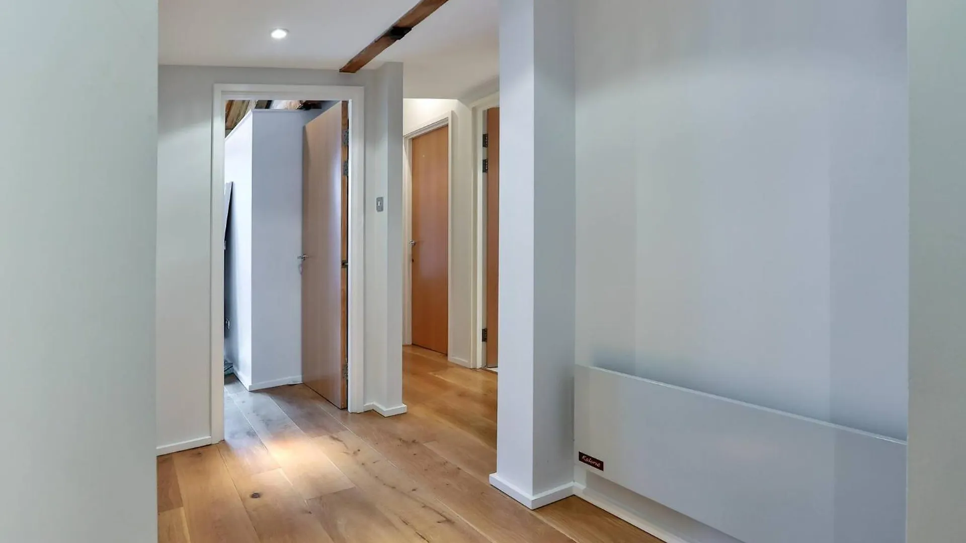 Wild Roses Serviced Apartments - Excel Warehouse 1 London