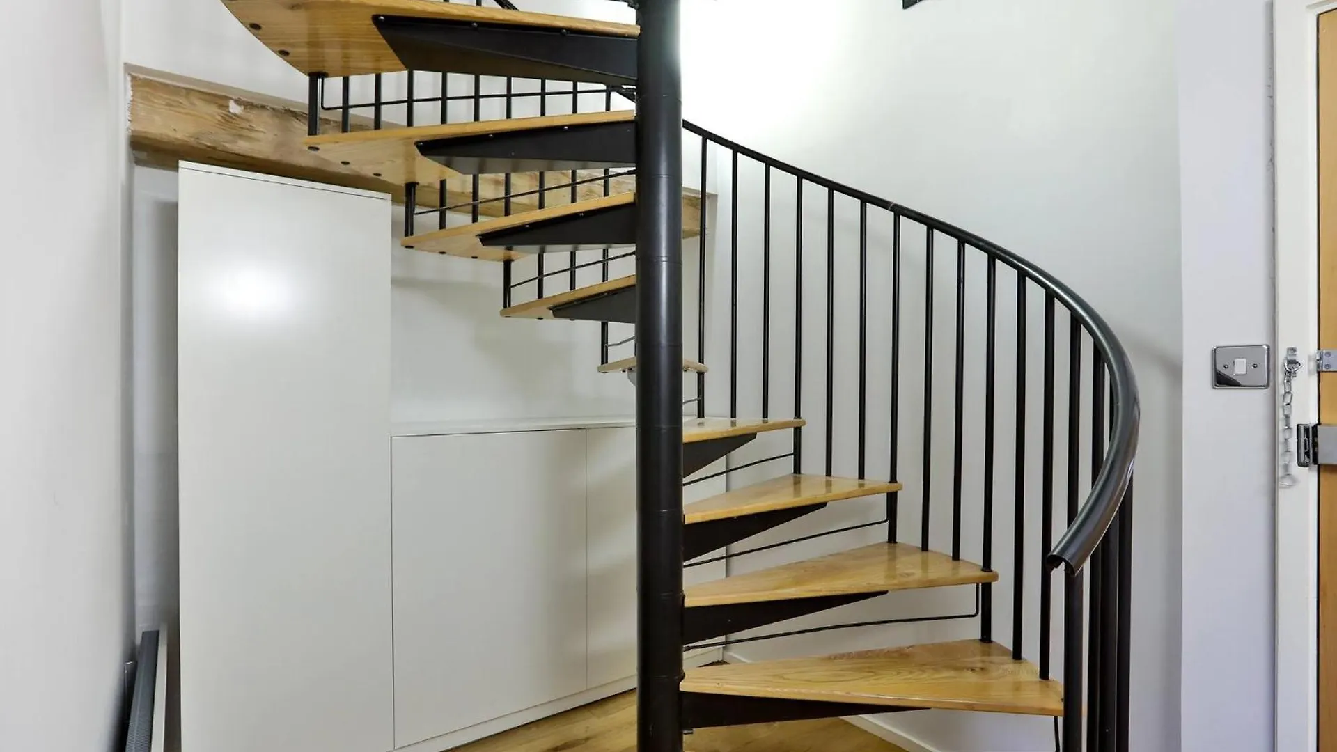 Wild Roses Serviced Apartments - Excel Warehouse 1 London