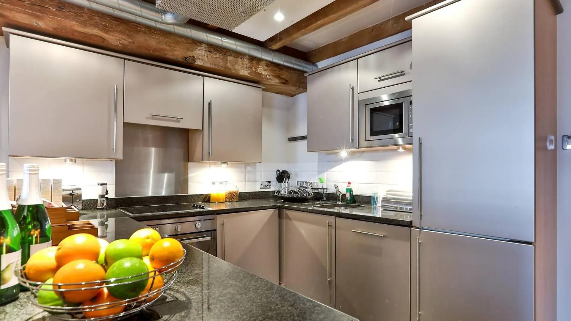 Wild Roses Serviced Apartments - Excel Warehouse 1 London