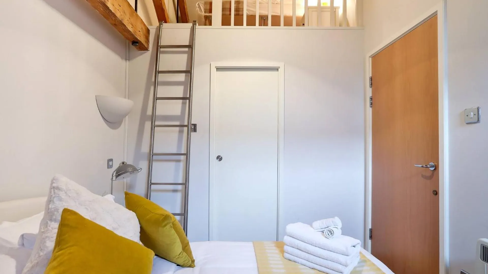 Wild Roses Serviced Apartments - Excel Warehouse 1 London