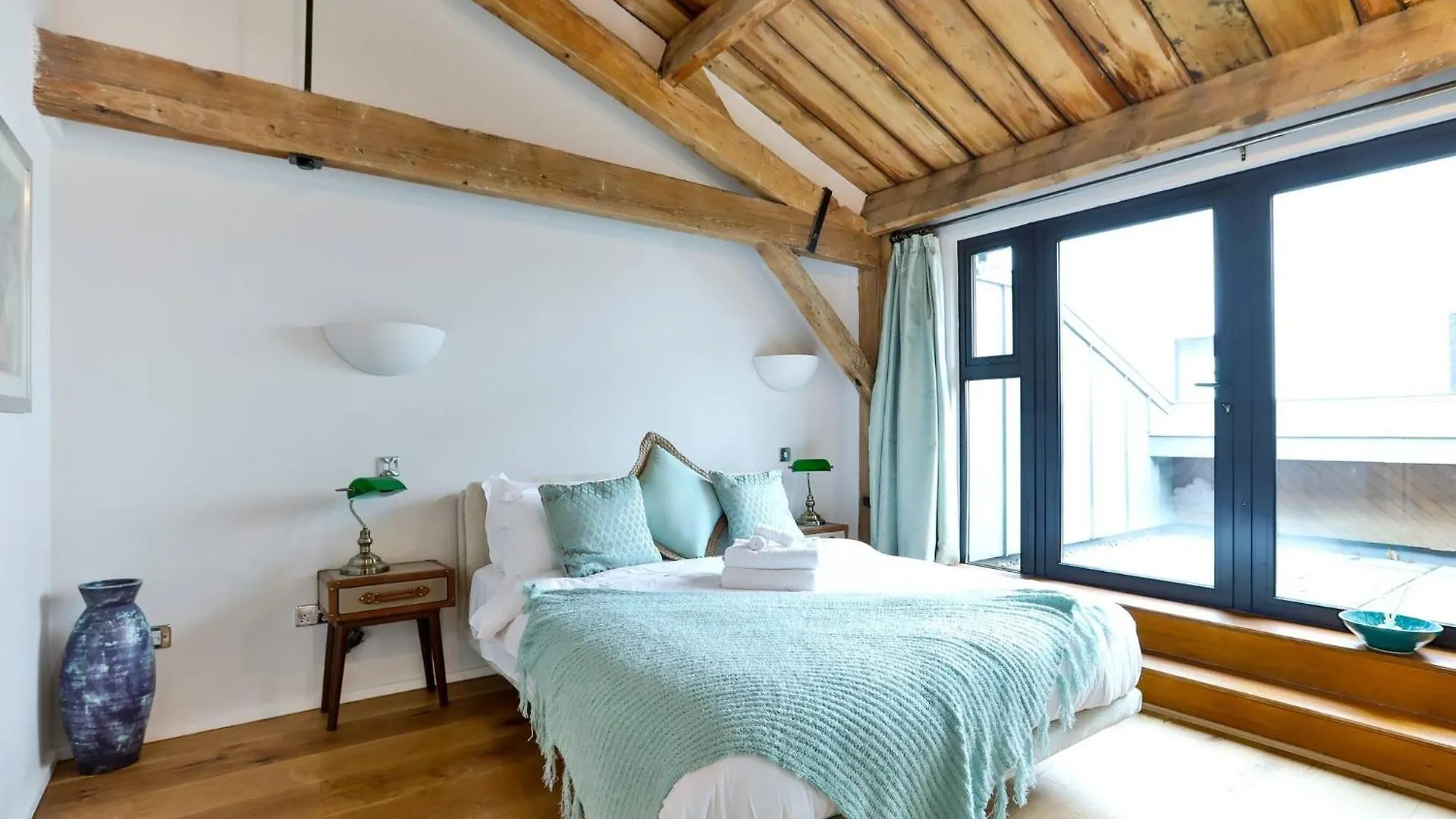Wild Roses Serviced Apartments - Excel Warehouse 1 London