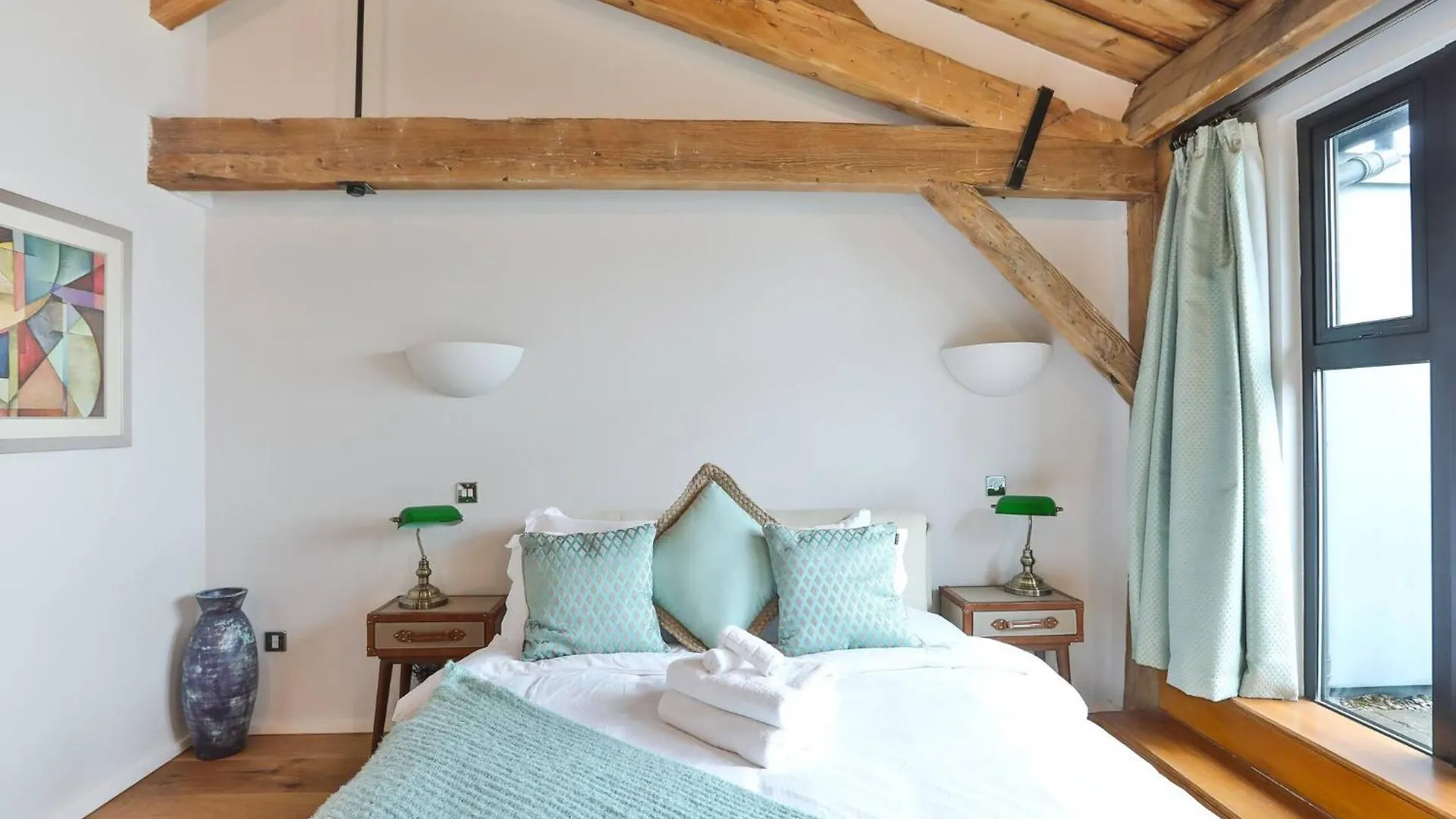Wild Roses Serviced Apartments - Excel Warehouse 1 London