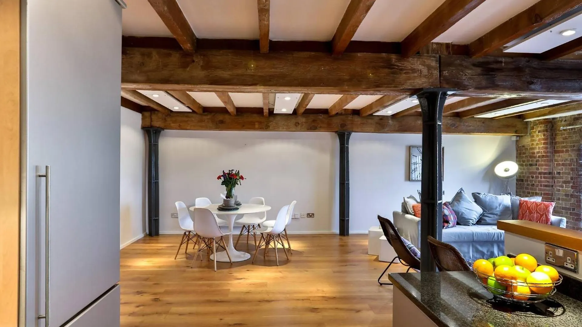 Wild Roses Serviced Apartments - Excel Warehouse 1 London