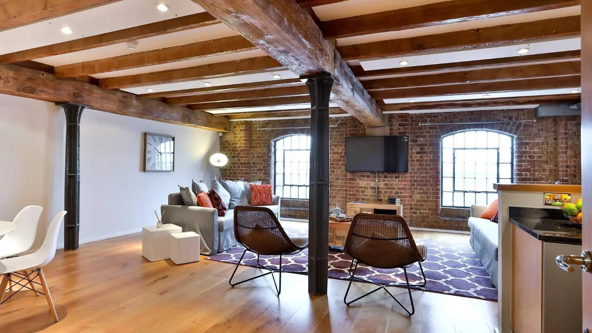 Wild Roses Serviced Apartments - Excel Warehouse 1 London 0*,