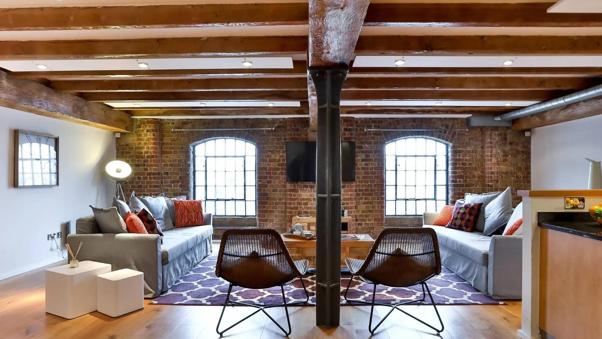 Wild Roses Serviced Apartments - Excel Warehouse 1 London