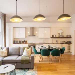 Three Bed With City View Shoreditch Perfect For Business Corporate By Belvilla London