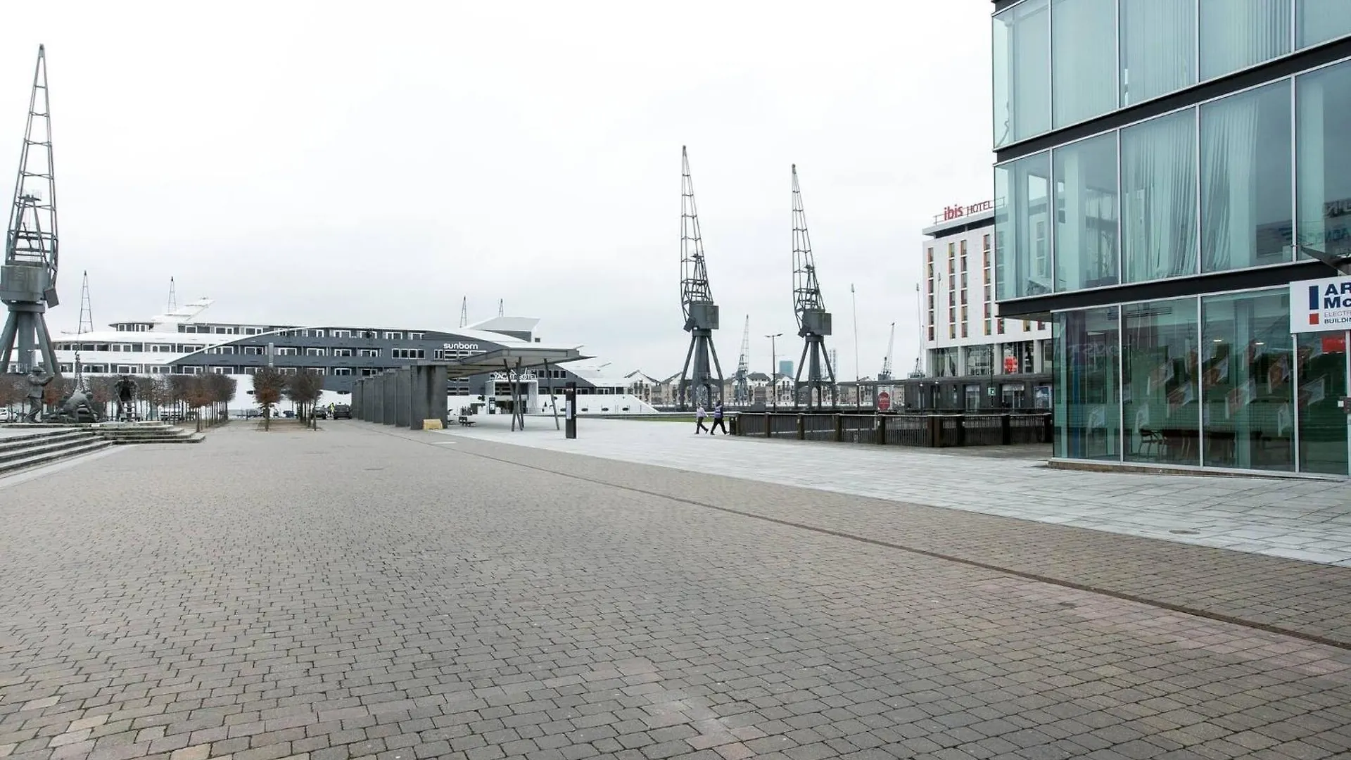 Wild Roses Serviced Apartments - Excel Warehouse 1 London